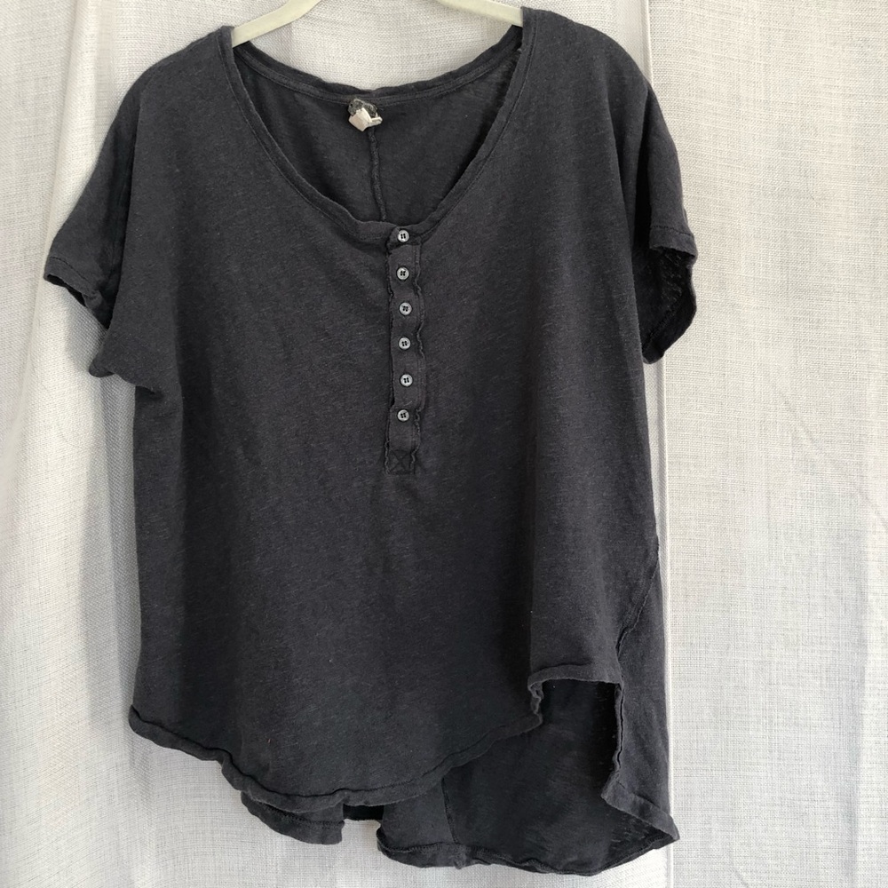 💥PARTY PRICE⬇️Cute Free People tee!